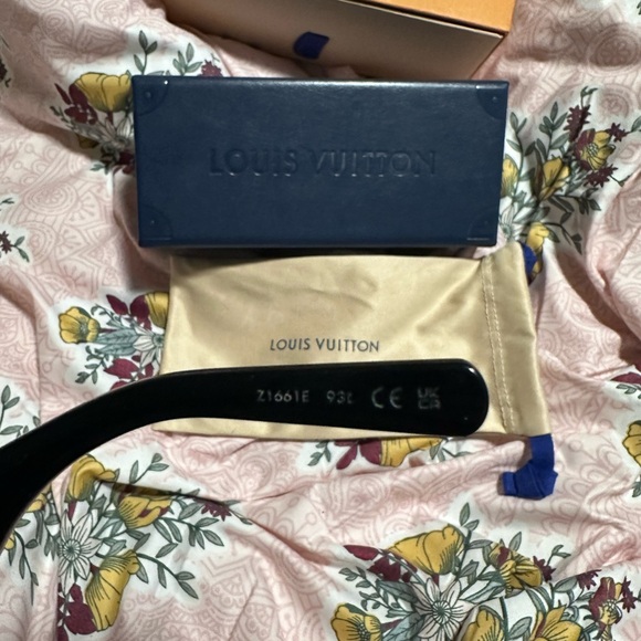 Louis Vuitton Sunglasses - Picture 6 of 11